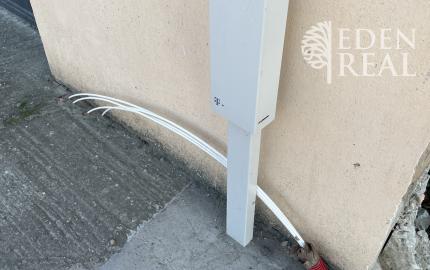 Stavebný pozemok so stavebným povolením v centre obce