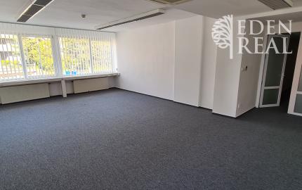 *Dvojkancelária v administratívnej budove na Kramároch