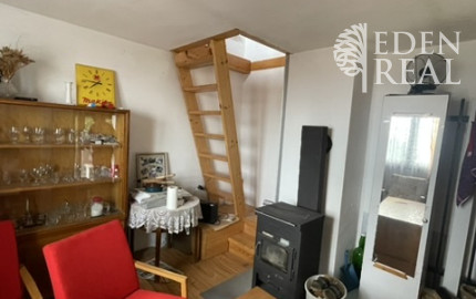 Chata v lesnom prostredí s krásnym výhľadom na pozemku 489m2