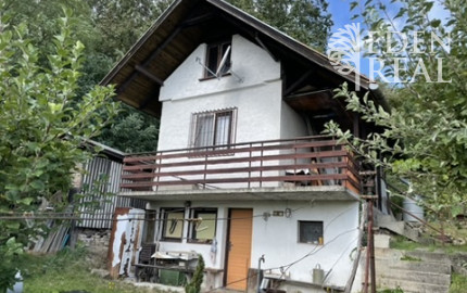 Chata v lesnom prostredí s krásnym výhľadom na pozemku 489m2