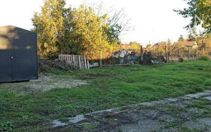 Stavebný pozemok so stavebným povolením v centre obce