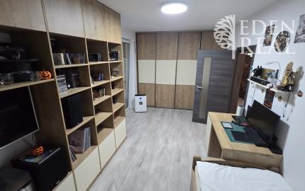 MODERNÝ 4-IZBOVÝ RODINNÝ DOM S BAZÉNOM, ALTÁNKOM A VEĽKÝM POZEMKOM V MILOSLAVOVE