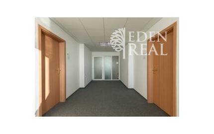 2-kancelária v administratívnej budove na Kramároch