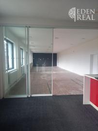 Showroom, obchod či sklad v uzatvorenom areáli