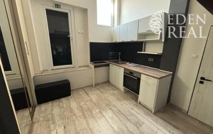 Showroom, obchod či sklad v uzatvorenom areáli