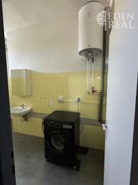 Showroom, obchod či sklad v uzatvorenom areáli