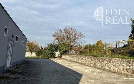 Showroom, obchod či sklad v uzatvorenom areáli