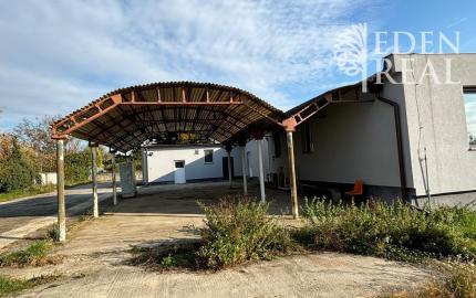 Showroom, obchod či sklad v uzatvorenom areáli