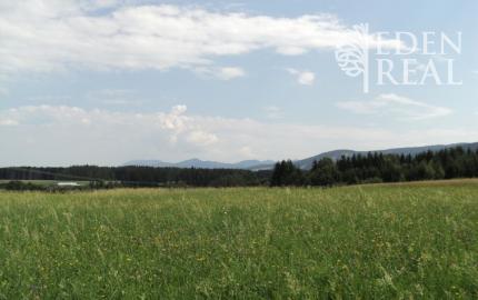 Stavebný pozemok v intraviláne obce Sklené