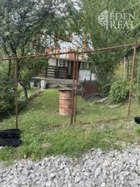 Chata v lesnom prostredí s krásnym výhľadom