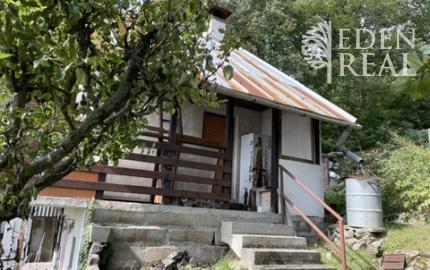 Chata v lesnom prostredí s krásnym výhľadom