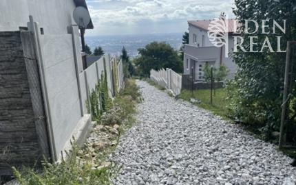 Chata v lesnom prostredí s krásnym výhľadom