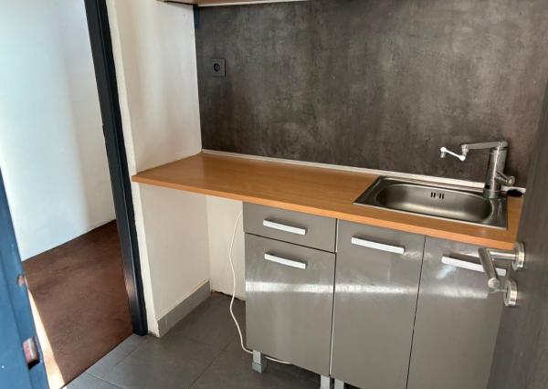 Showroom, obchod či sklad v uzatvorenom areáli