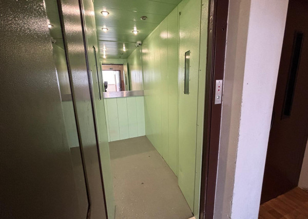 3-izbový byt s 2 loggiami v blízkosti električkovej trate