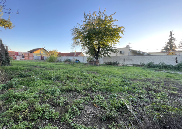 Stavebný pozemok so stavebným povolením v centre obce