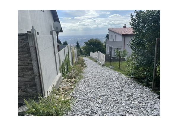 Chata v lesnom prostredí s krásnym výhľadom