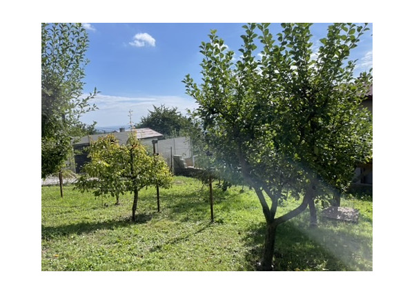 Chata v lesnom prostredí s krásnym výhľadom na pozemku 489m2