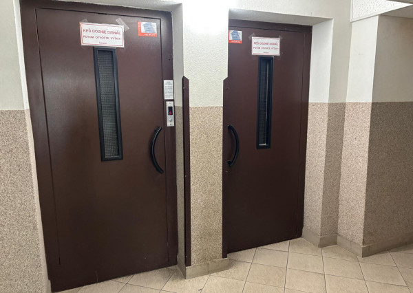 3-izbový byt s 2 loggiami v blízkosti električkovej trate