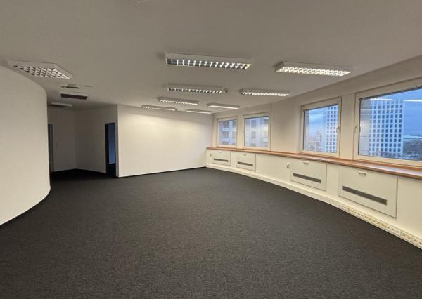 *Administratívne priestory s terasou v BBC1, 6.posch., blok B