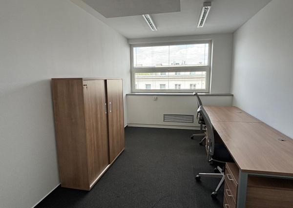 *Menšia kancelária na Flexifloor, BBC 1 na Plynárenskej ul.