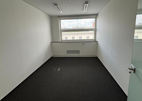 *Menšia kancelária na Flexifloor, BBC1 na Plynárenskej ul.