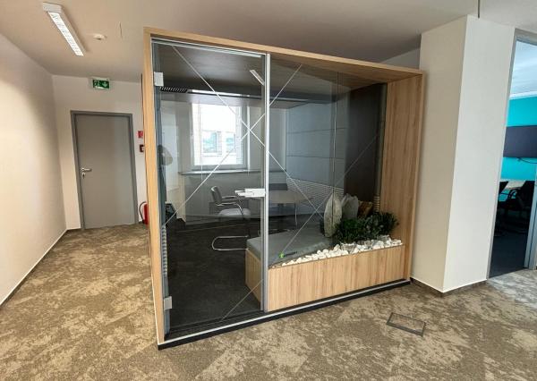 *Menšia kancelária na Flexifloor, BBC1 na Plynárenskej ul.