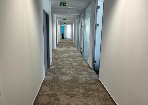 *Menšia kancelária na Flexifloor, BBC1 na Plynárenskej ul.