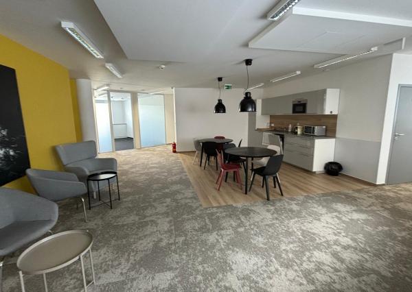 *Nadštandardný kancelársky priestor, BBC1, Flexifloor, 5.p.