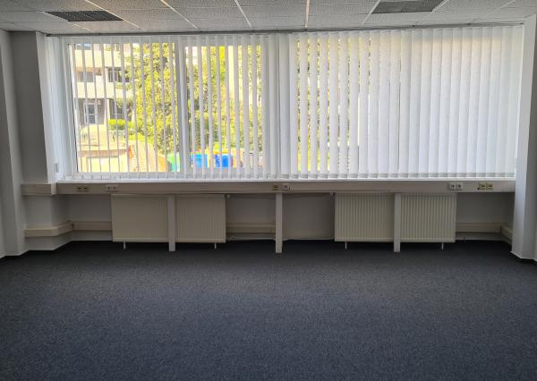 *Administratívne priestory - 6 prepojených kancelárií