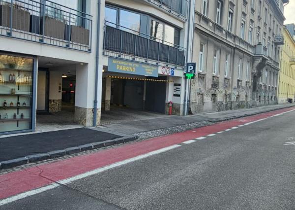 Garážové státie v Metropolitan Star pri Prezidentskom paláci