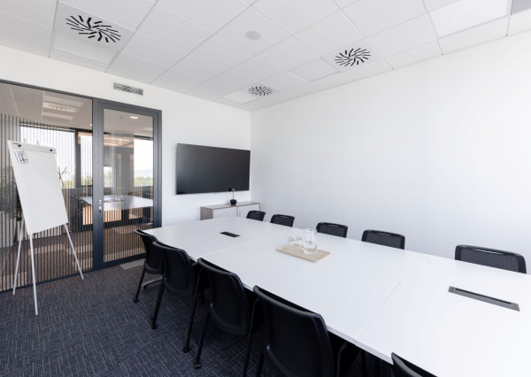 *Reprezentatívne administratívne priestory pri Kuchajde, 17. posch,1237 m2