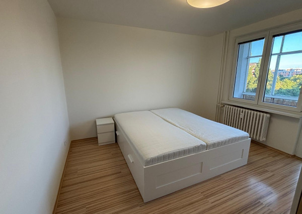 BEZ PROVÍZIE - 2,5-izbový byt pri Štrkoveckom jazere