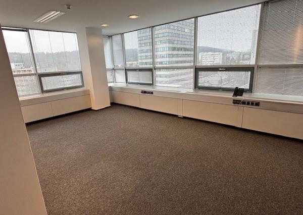 Administratívny blok - 6 kancelárií  v modernej budove