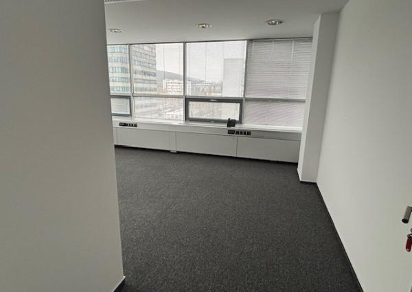 Administratívny blok - 6 kancelárií  v modernej budove