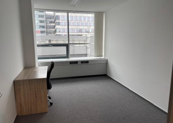 Malá kancelária v modernom objekte na Patrónke, 16,19 m2, 5. posch.