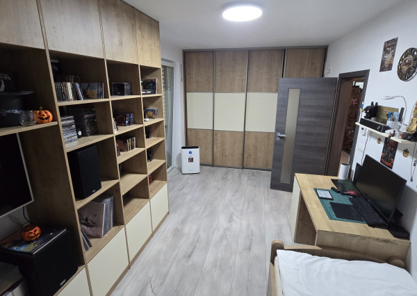 MODERNÝ 4-IZBOVÝ RODINNÝ DOM S BAZÉNOM, ALTÁNKOM A VEĽKÝM POZEMKOM V MILOSLAVOVE