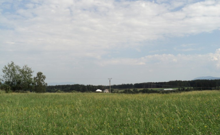 .Stavebný pozemok v intraviláne obce Sklené - fotografia 5