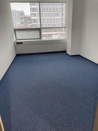 Malá kancelária v modernom objekte na Patrónke, 16,19 m2, 5. posch. - fotografia 9