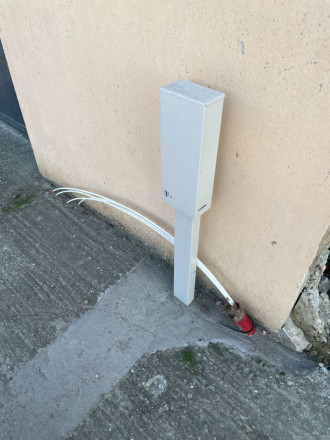 Pozemok so stavebným povolením v centre obce - fotografia 7