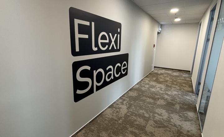 Reprezentatívna kancelária pre 3 osoby, BBC5, FLEXIFLOOR - fotografia 1