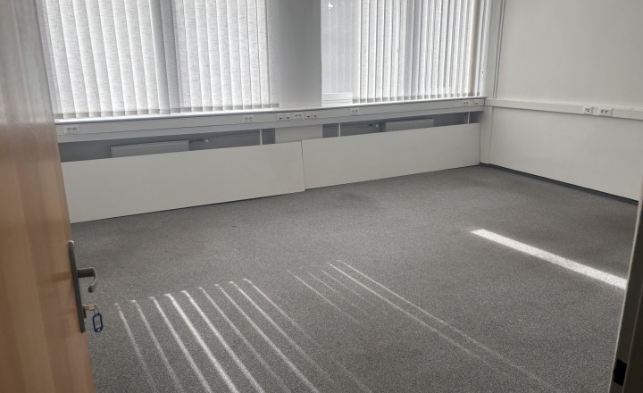 Samostatný kancelársky celok 150 m² s vlastným vstupom - fotografia 2