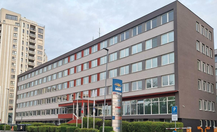 Samostatný kancelársky celok 75 m² na Drieňovej ul. - fotografia 5