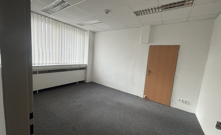 Samostatný kancelársky celok 75 m² na Drieňovej ul. - fotografia 3