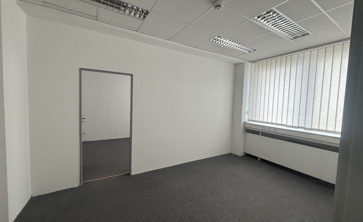Samostatný kancelársky celok 75 m² na Drieňovej ul. - fotografia 1