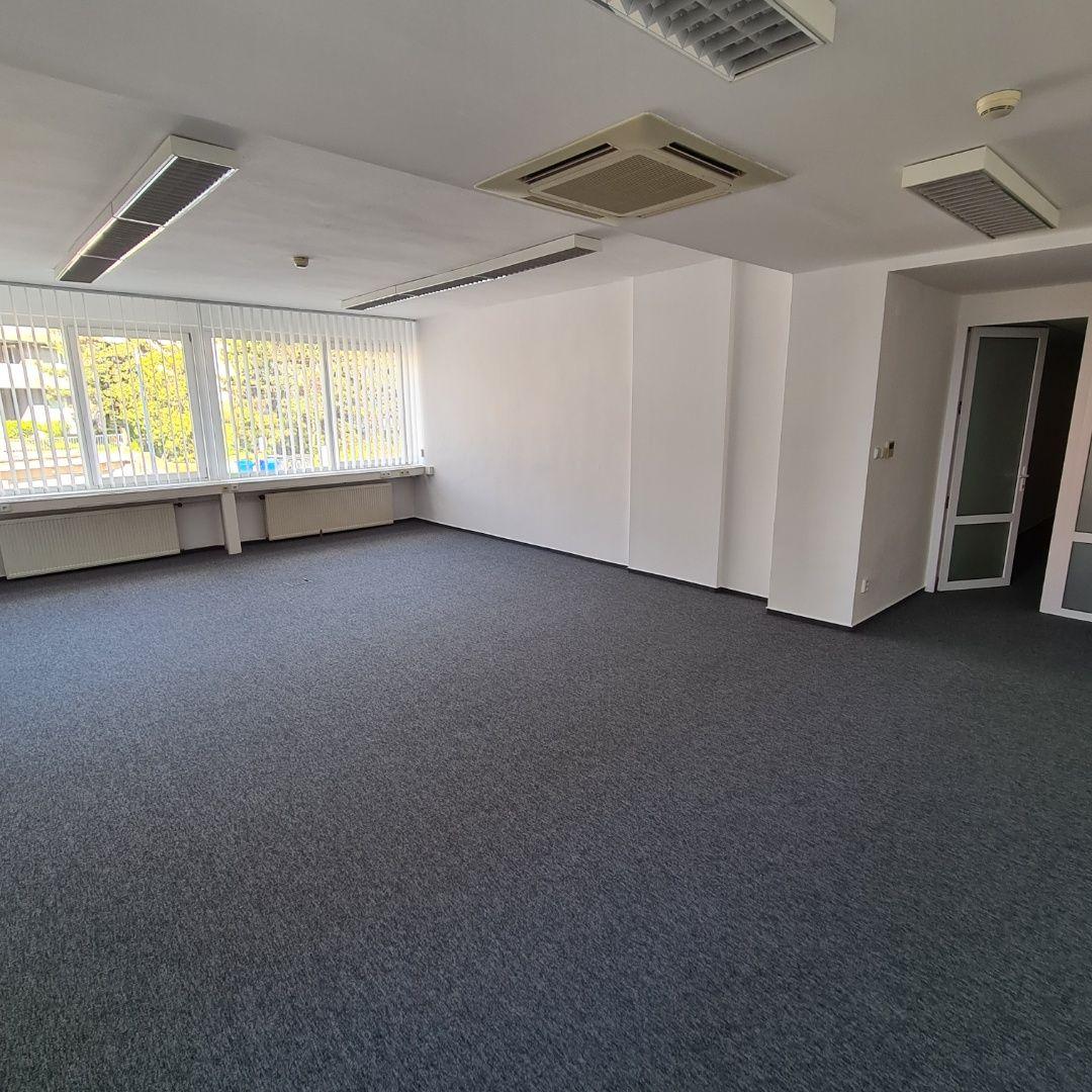 Kancelárske priestory v zrekonštruovanej budove - rôzne výmery