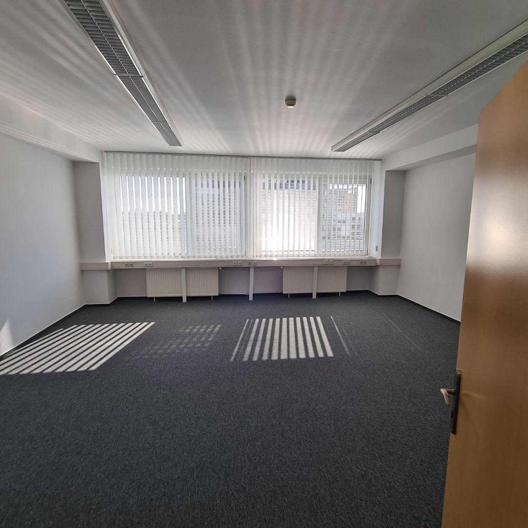 Kancelárie v zrekonštruovanej budove - rôzne výmery