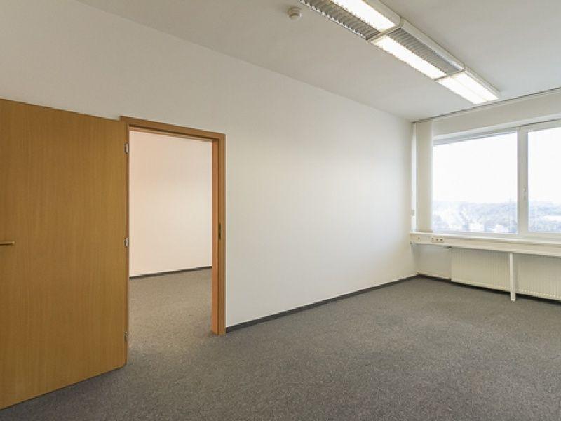 2-kancelária v administratívnej budove na Kramároch