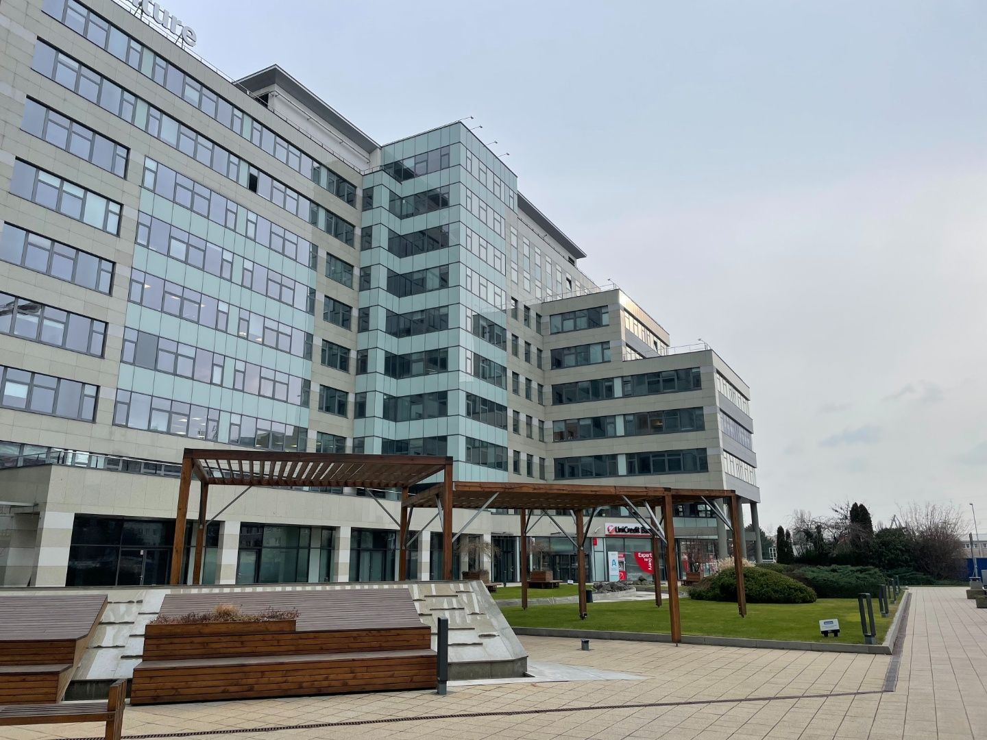 Reprezentatívne administratívne priestory v BBC5, blok B,C,  7.posch.