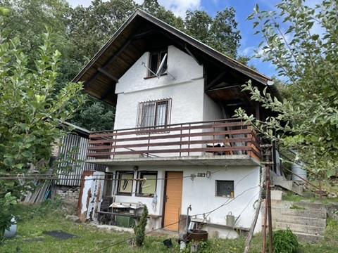 Chata v lesnom prostredí s krásnym výhľadom