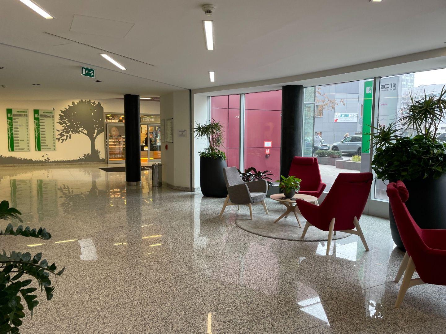 Malá kancelária s 2 pracovnými miestami v BBC 1 na Plynárenskej ul.